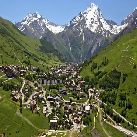 In Near Lift Шале Ле дез Альп